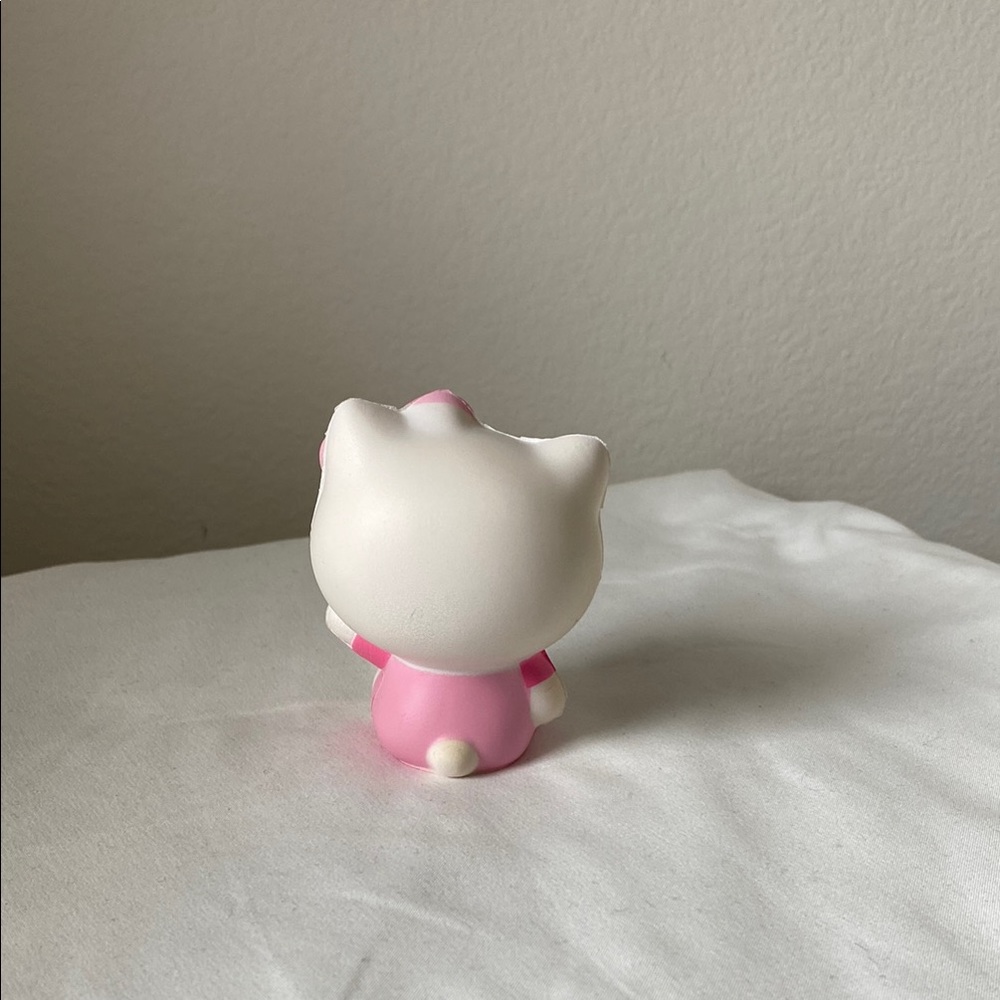 Hello Kitty - Picture 3 of 5